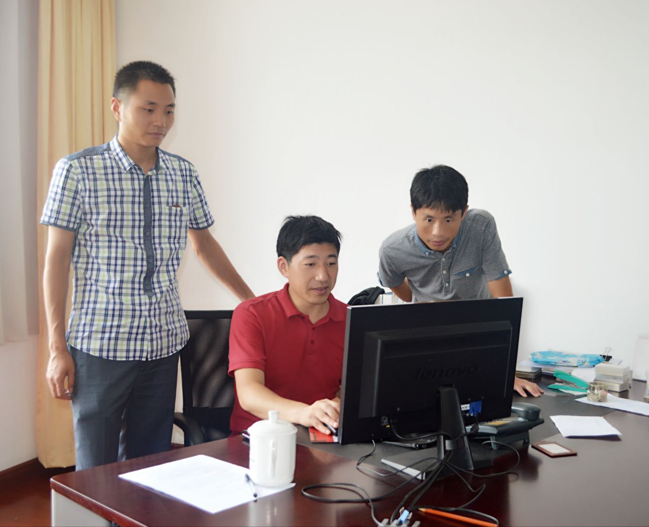 研究会信息处积极主动为建设《上海蔬菜经济研究会网站》和会员微信平台作贡献